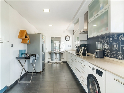 Penthouse T3 Exclusiva com Terraço Panorâmico e Garagem para 6 Viaturas | Barcarena