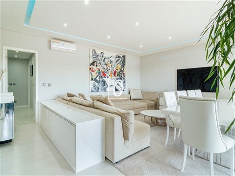 Penthouse T3 Exclusiva com Terraço Panorâmico e Garagem para 6 Viaturas | Barcarena
