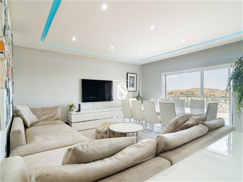 Penthouse T3 Exclusiva com Terraço Panorâmico e Garagem para 6 Viaturas | Barcarena