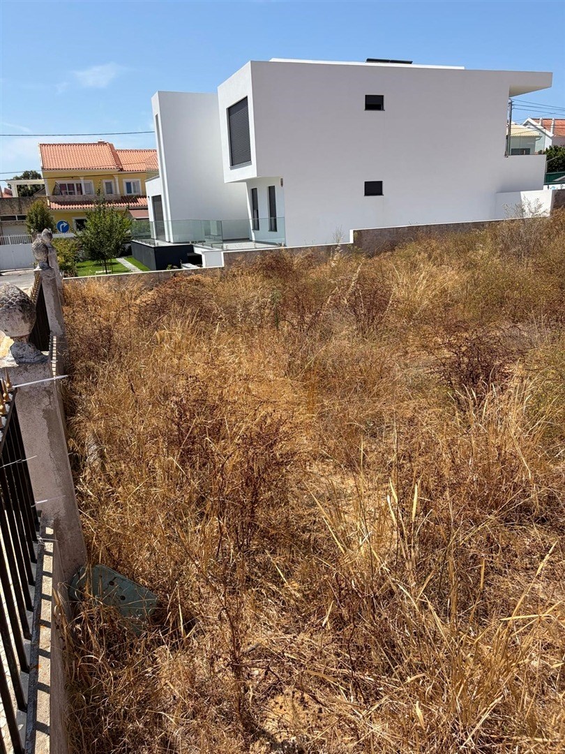  Terreno Urbano de 528 m² com Projeto Aprovado | Charneca da Caparica